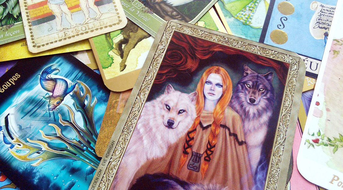 Graine d'Eden - Tarot, cartes, Oracle : quels sont les différents types de jeux et comment bien choisir ?