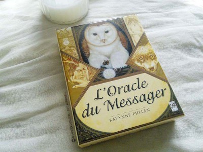 Oracle du Messager de Ravynne Phelan- Graine d'Eden la bibliothèque des cartes Oracle divinatoires, revue, review, présentation de Tarot et Oracle Divinatoires