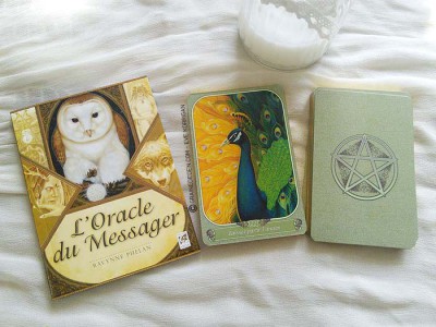 Oracle du Messager de Ravynne Phelan- Graine d'Eden la bibliothèque des cartes Oracle divinatoires, revue, review, présentation de Tarot et Oracle Divinatoires