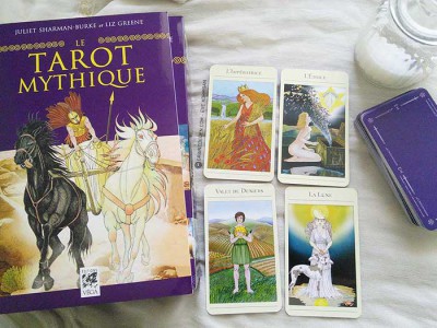 Tarot Mythique de Juliet Sharman-Burke et Liz Greene - Graine d'Eden la bibliothèque des Tarots, revue, review, présentation de Tarot et Oracle Divinatoires