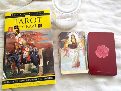 Le Tarot du Graal de John Matthews et Giovanni Caselli - Graine d'Eden la bibliothèque des Tarots, revue, review, présentation de Tarot et Oracle Divinatoires