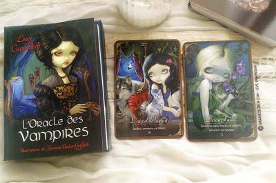 Oracle des Vampires de Lucy Cavendish - Graine d'Eden, review et présentation de tarots et oracles divinatoires.