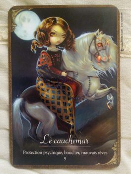 Oracle des Vampires de Lucy Cavendish - Graine d'Eden, review et présentation de tarots et oracles divinatoires.