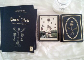 Le tarot noir de Matthieu Hackière et Justine Ternel - Tarot de Marseille divinatoire - Review et présentation de tarot de marseille et divinatoire - Graine d'Eden review cours tarots et oracle divinatoires