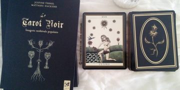 Le tarot noir de Matthieu Hackière et Justine Ternel - Tarot de Marseille divinatoire - Review et présentation de tarot de marseille et divinatoire - Graine d'Eden review cours tarots et oracle divinatoires