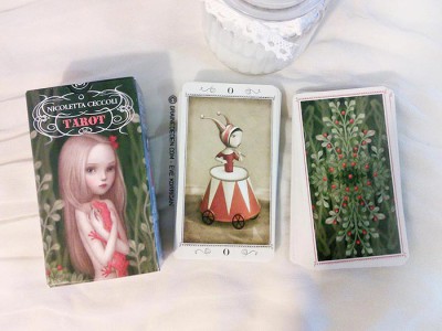 Nicoletta Ceccoli Tarot présentation et review de tarot divinatoire - Graine d'Eden La bibliothèque des Tarots divinatoires