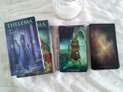 Thelema Tarot deck de Renata Lechner - Présentation et review de Tarot divinatoire - Graine d'Eden