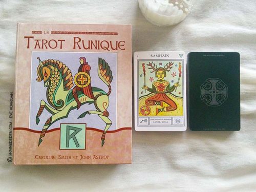 Le Tarot Runique de Caroline Smith et John Astrop - Graine d'Eden Tarots et Oracles divinatoires - Présentation et reviews