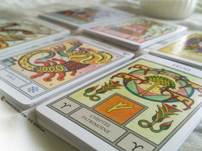 Le Tarot Runique de Caroline Smith et John Astrop - Graine d'Eden Tarots et Oracles divinatoires - Présentation et reviews