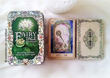 Fairy Tale Lenormand de Lisa Hunt et Arwen Lynch - Graine d'Eden Développement personnel, spiritualité, tarots et oracles divinatoires, Bibliothèques des Oracles, avis, présentation, review