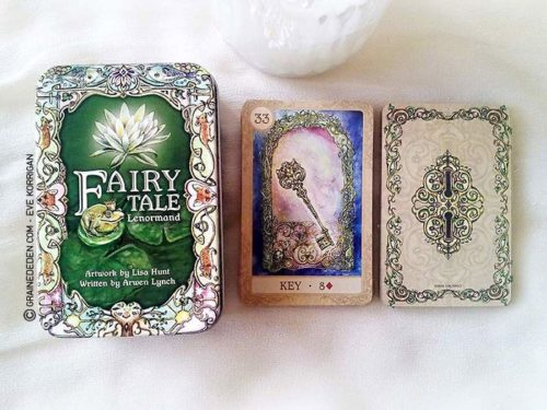 Fairy Tale Lenormand de Lisa Hunt et Arwen Lynch - Graine d'Eden Développement personnel, spiritualité, tarots et oracles divinatoires, Bibliothèques des Oracles, avis, présentation, review