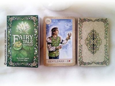 Fairy Tale Lenormand de Lisa Hunt et Arwen Lynch - Graine d'Eden Développement personnel, spiritualité, tarots et oracles divinatoires, Bibliothèques des Oracles, avis, présentation, review