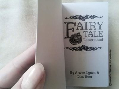 Fairy Tale Lenormand de Lisa Hunt et Arwen Lynch - Graine d'Eden Développement personnel, spiritualité, tarots et oracles divinatoires, Bibliothèques des Oracles, avis, présentation, review