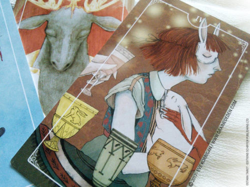 Ostara Tarot de Molly Applejohn, Eden Cooke, Krista Gibbard et Julia Iredale - Graine d'Eden Développement personnel, spiritualité, tarots et oracles divinatoires, Bibliothèques des Oracles, avis, présentation, review , revue