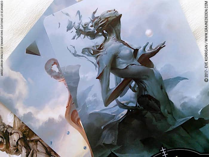 Angelarium Oracle of Emanations de Eli Minaya et Peter Mohrbacher - Graine d'Eden Développement personnel, spiritualité, tarots et oracles divinatoires, Bibliothèques des Oracles, avis, présentation, review , revue