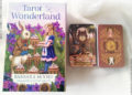 Tarot in Wonderland de Barbara Moore et Eugene Smith review - Graine d'Eden Développement personnel, spiritualité, tarots et oracles divinatoires, Bibliothèques des Oracles, avis, présentation, review tarot oracle , revue tarot oracle