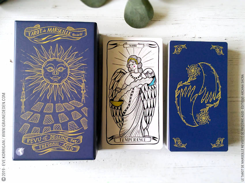 Tarot de Marseille, jeu de cartes divinatoires.